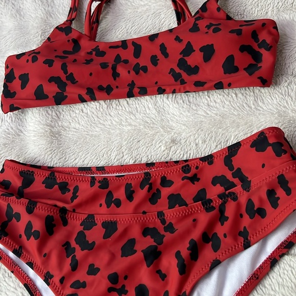 bikini top and bikini bottoms - Picture 2 of 3